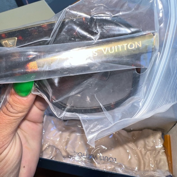 Louis Vuitton Men Z0350W Sunglasses - Picture 6 of 14